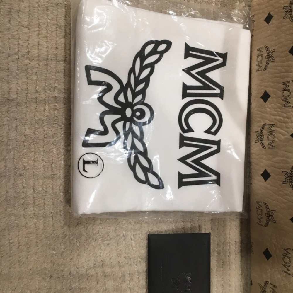 MCM - Picture 2 of 4
